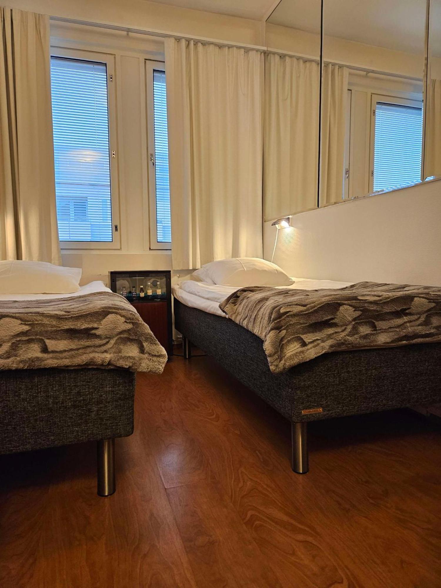 Western Apollo Hotel 3*